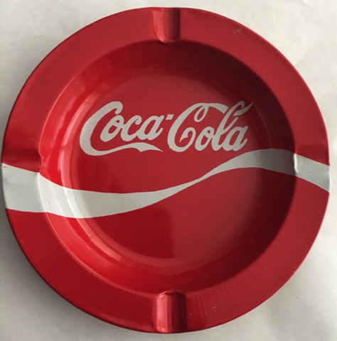 7709-13 € 3,00 Coca cola asbak ijzer rood.jpeg